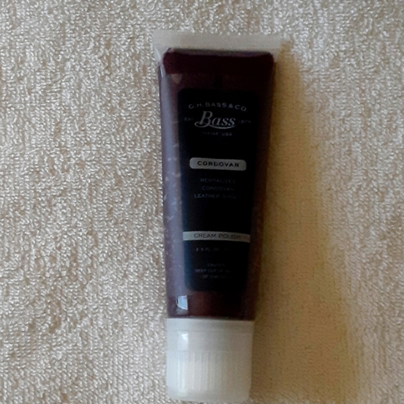 Cream Polish - Picture 1 of 2